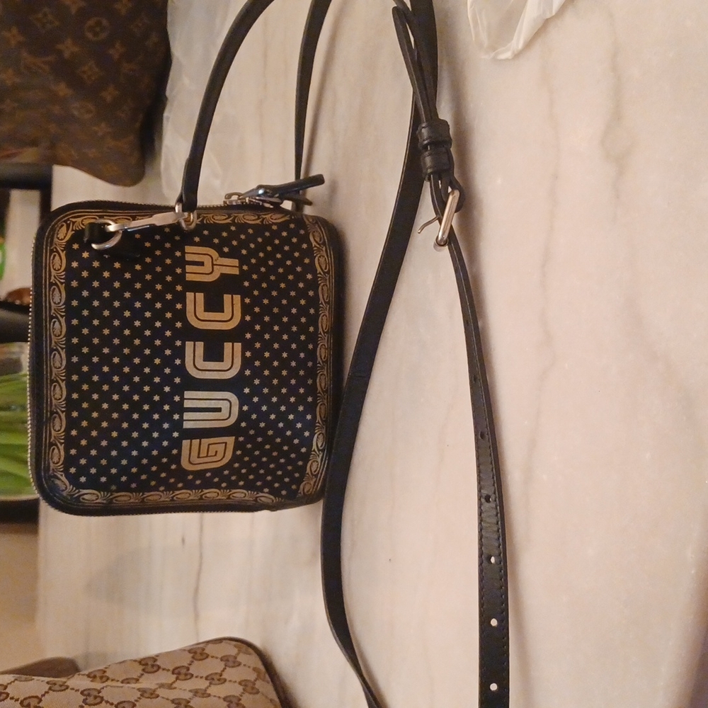 Authentic gucci crossbody
